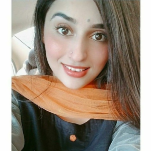 Ukasha Gul Ashraf, Pakistani actress and singer, smiling.