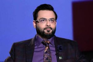 Amir Liaquat Hussain speaking at an event, showcasing his charisma.